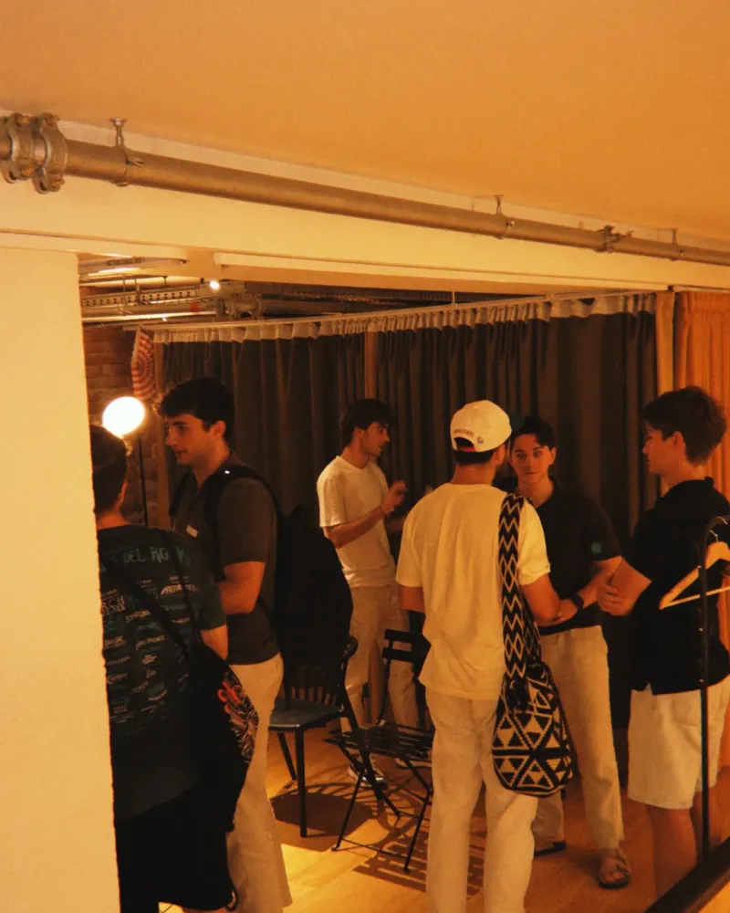 Gente en un evento de No Lazy People