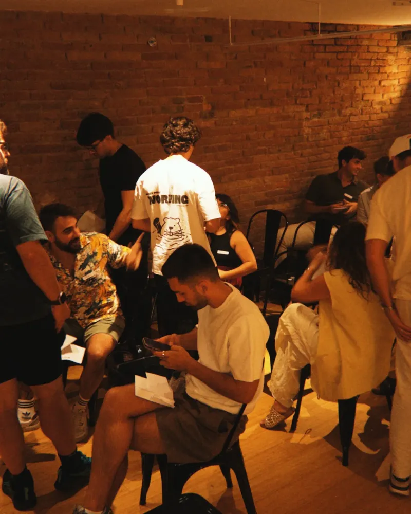 Gente en un evento de No Lazy People